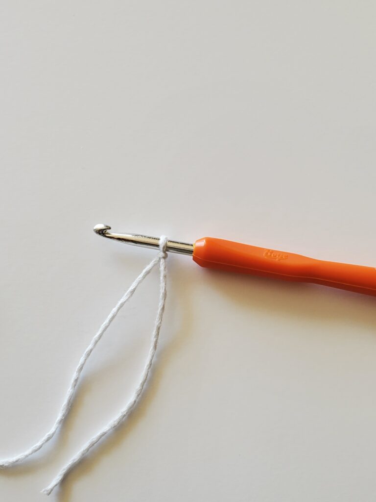 Slip knot for crocheting