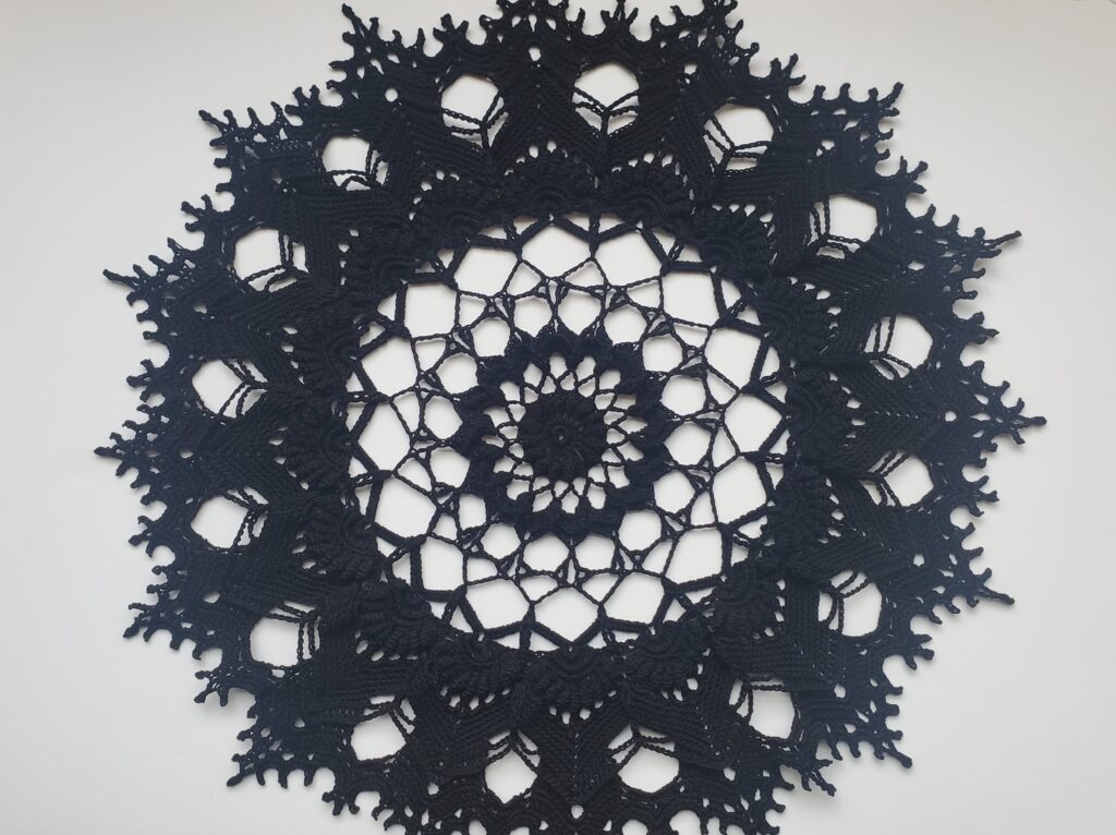 crowns of majesty doily