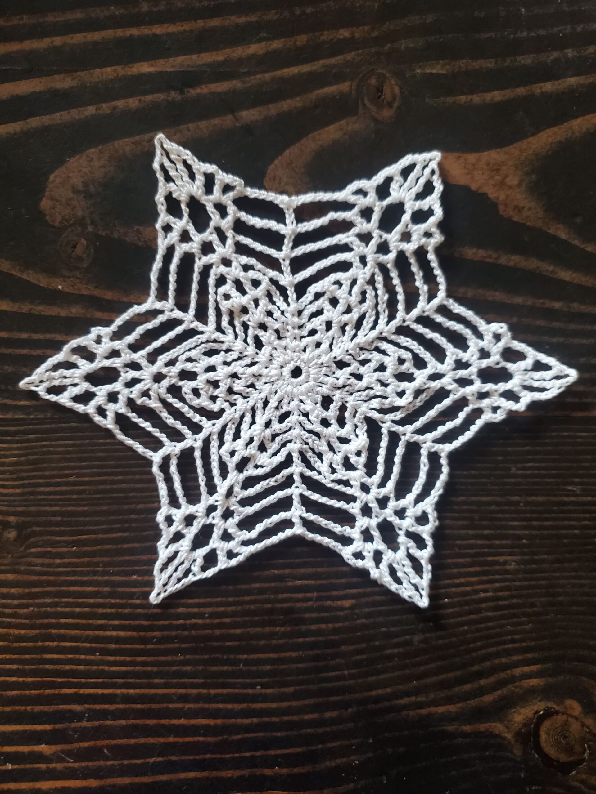 30 Beautifully Delicate Crochet Snowflakes