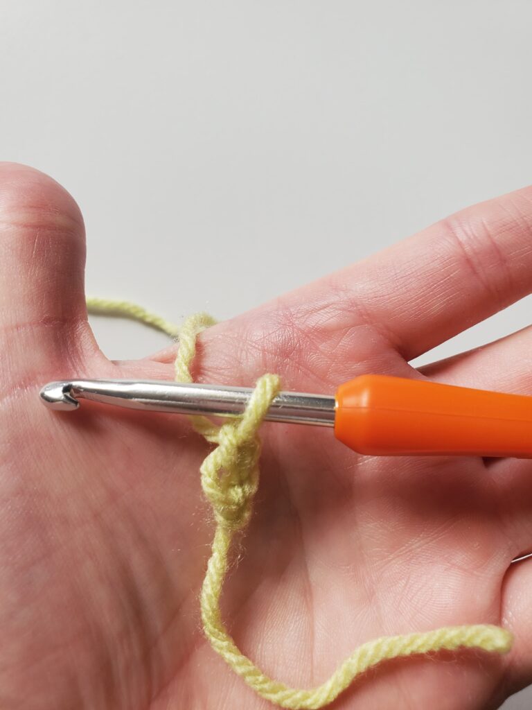 Chain 2 VS Magic Ring in Hand