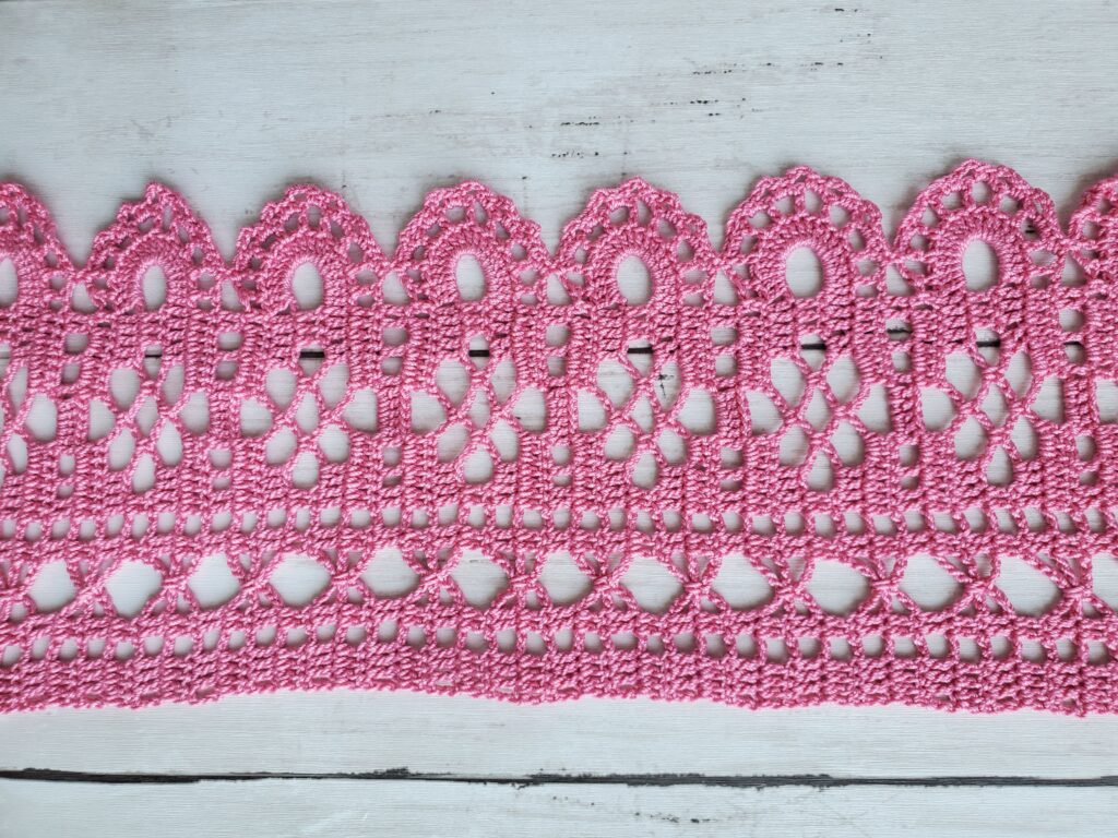 Deep Scalloped Edging